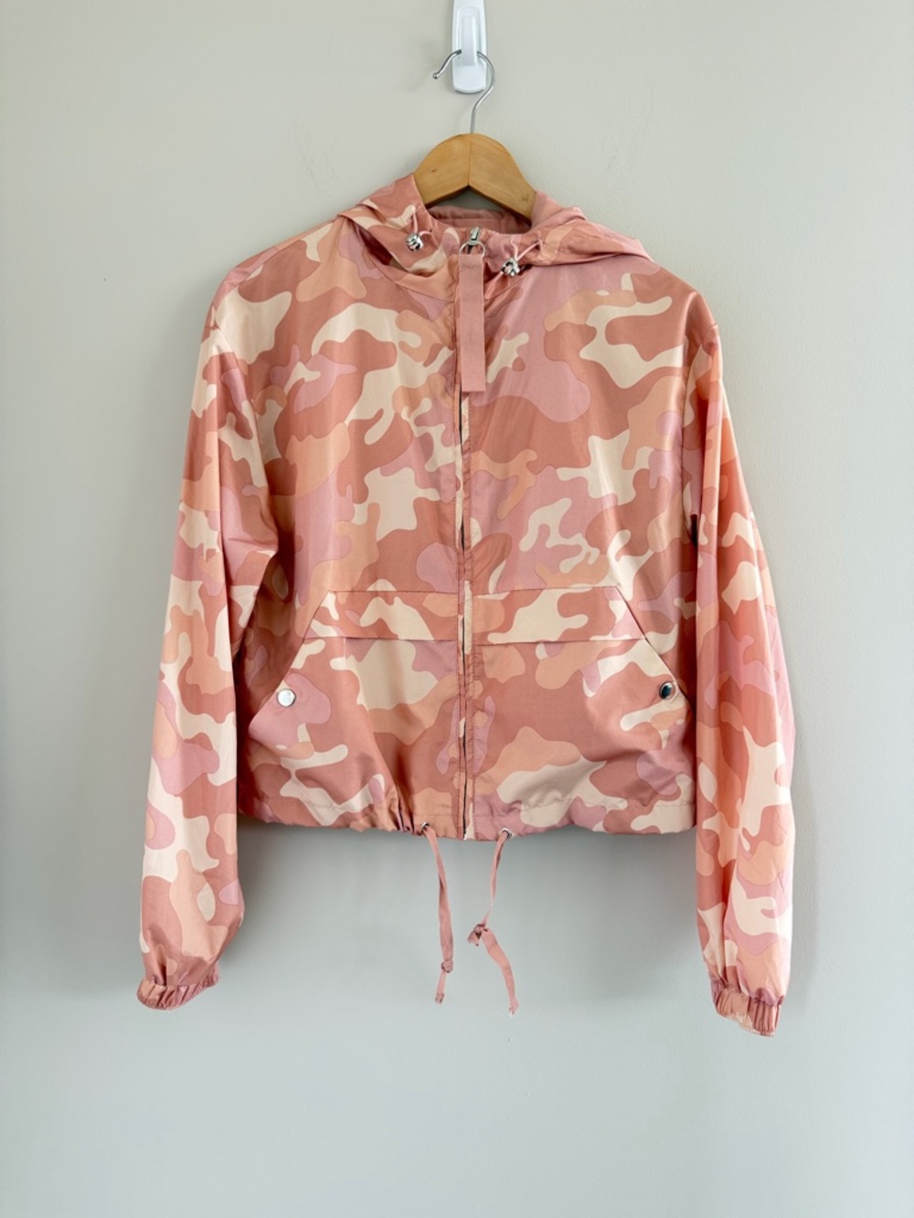 Love Tree Pink Camo Cropped Windbreaker Jacket Medium Hooded Lightweight Y2K